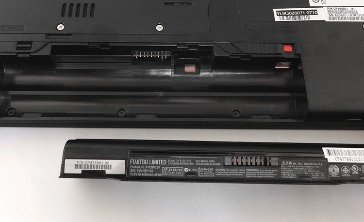 Ноутбук Fujitsu LifeBook AH530